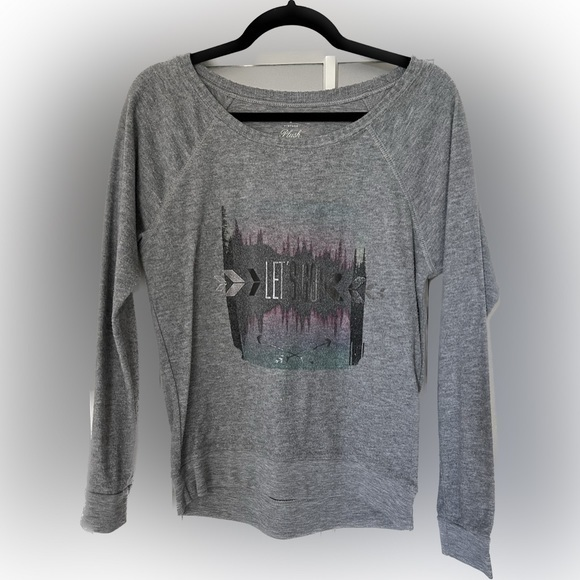 Vintage Plush Sweaters - Grey‎ Long Sleeve Sweater Size S